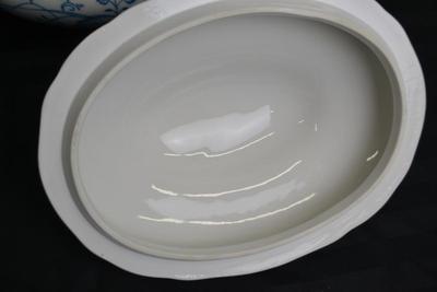 LOT 156 MEISSEN BLUE ONION PATTERN LIDDED TUREEN