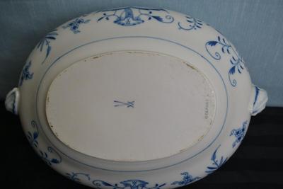 LOT 156 MEISSEN BLUE ONION PATTERN LIDDED TUREEN