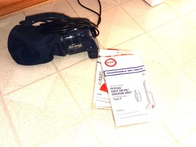 ROYAL HANDHELD PROSERIES VACUUM WITH BAGS