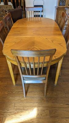 Dining For 6 w/ Extra Leaves and Table Pads