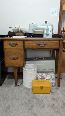 Sears Kenmore Sewing Machine in Table w/ Extras
