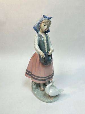 Vintage Lladro Girl Feeding White Goose Figurine Statuette Made in Spain #5201