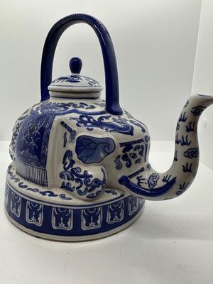 BOMBAY Elephant Teapot Ceramic Blue & White