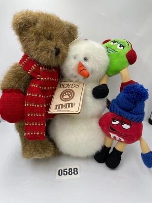 Boydâ€™s Bear-Brodie with Red & Green