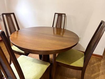 Dining Table with 6 Chairs *Read Details
