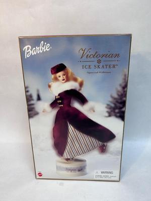 2000 Mattel Victorian Ice Skater Music Box Barbie Doll Special Edition New in Box #27431