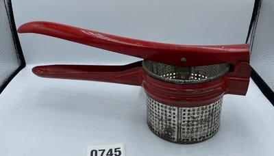 Metal potato ricer