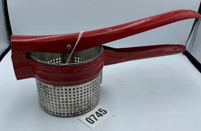 Metal potato ricer
