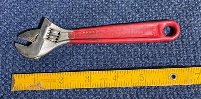 Adjustable wrench