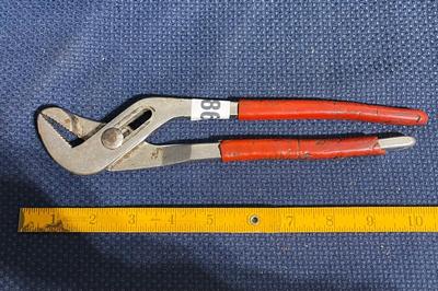 Adjustable wrench