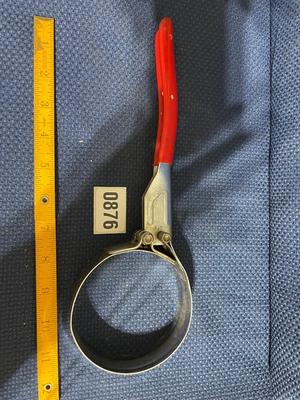 Oil wrench