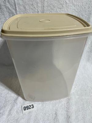 Storage container