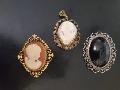 3 Lovely Vintage pieces - 2 brooches and a pendant
