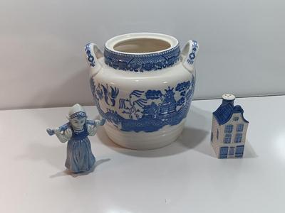 Japan marked Bowl / planter with Dutch girl figure and Delft blue house
