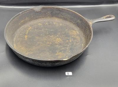 # 10 Cast Iron 3 Notch Lodge Skillet