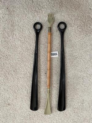 Tall shoe horns