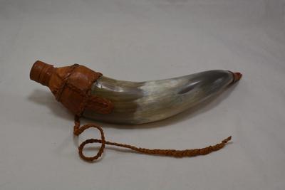 Steer Horn & Plastic Bottle Powder Horn, 15â€ AS IS