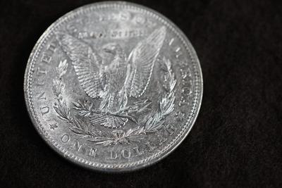 HISTORIC MORGAN DOLLAR SILVER DOLLAR COLLECTION INCLUDING 1890 CC  - FIVE COINS IN PRESENTATION BOX