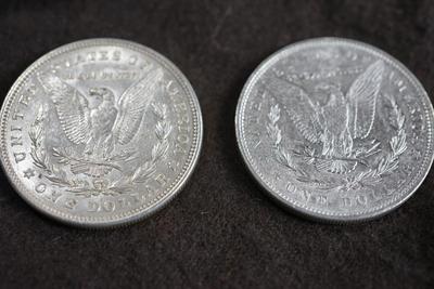 HISTORIC MORGAN DOLLAR SILVER DOLLAR COLLECTION INCLUDING 1890 CC  - FIVE COINS IN PRESENTATION BOX