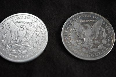 HISTORIC MORGAN DOLLAR SILVER DOLLAR COLLECTION INCLUDING 1890 CC  - FIVE COINS IN PRESENTATION BOX