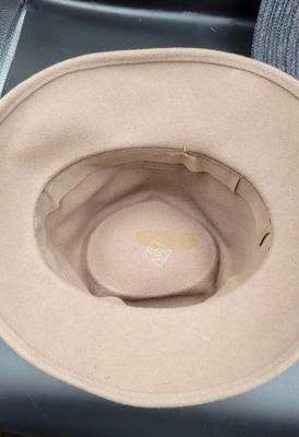 Women's  Hats Lot