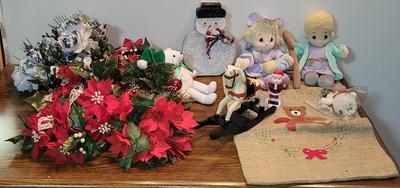 Christmas Decor Box Lot