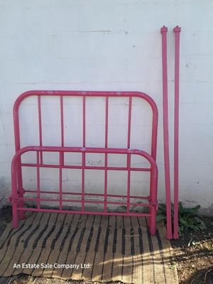 Antique sturdy metal Full sized bedframe