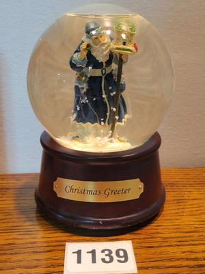 Pipka Santa SnowGlobe