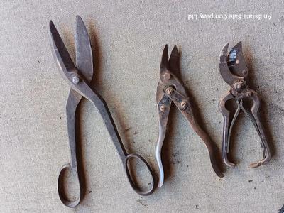 Three pairs of vintage sheers / snips metal scissors