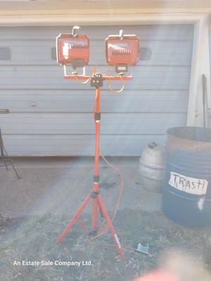 Double headed electric work light on stand