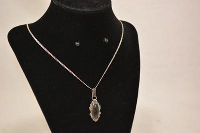 925 Sterling Chain w/ 925 Onyx Pendant + Matching 925 Studs 8.8g