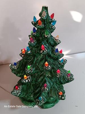 Working Atlantic Mold Ceramic tree with light up base 14"