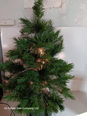 Working Trim a Home 2.5 foot Fiber optic Christmas tree with rotating movement