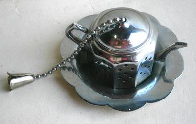Vintage Figural Teapot Tea Strainer