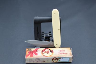 Frost Cutlery - Merry Christmas Pocket Knife - Stocking Stuffers