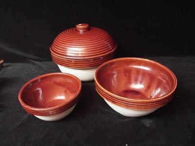 MAR CREST 3 STONEWARE NESTING BOWLS WITH 1 LID