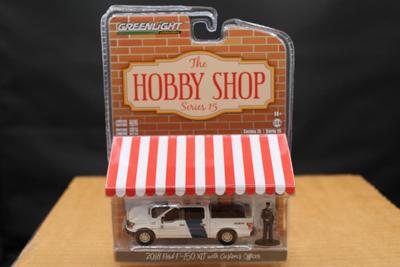 The Hobby Shop Series 15 - 2018 Ford F150 With Customs ICE Officer Figurine