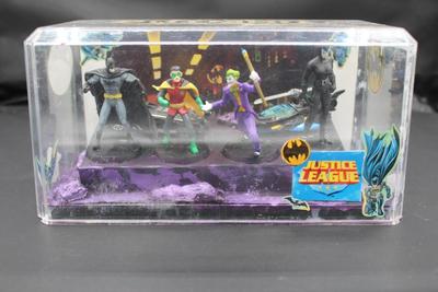 Justice League - Display Case with Batman, Robin, Cat Women and Joker