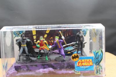 Justice League - Display Case with Batman, Robin, Cat Women and Joker