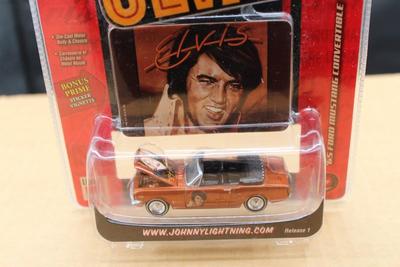 Johnny Lightning - Elvis 1957 Lincoln Premiere - Diecast Car