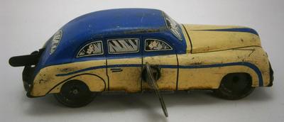 1930's-40's Wind-up Tin Car