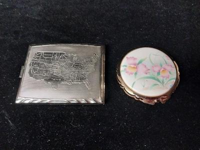 POWDER W/MIRROR COMPACT AND AN ENGRAVED CIGARETTE HOLDER