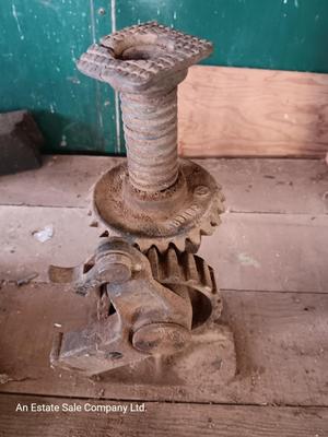 Antique Cast Iron No. 18 Ratcheting Car Screw Jack - Early 1900s Model T or Model A T Jack