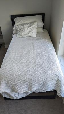 Zinus Twin Size Bed