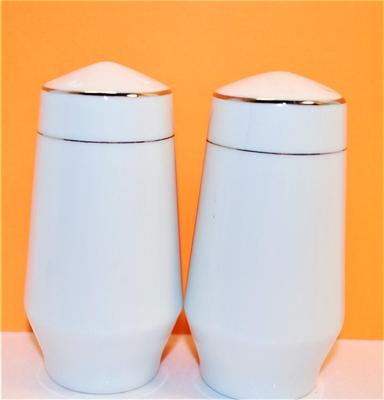 Classic White Set with Silver Rings 3 1/2"