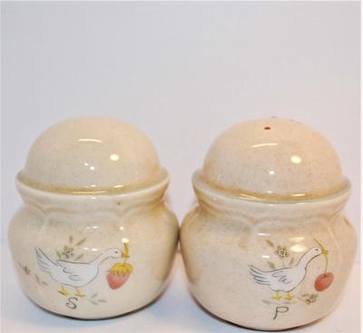 Rounded Barrel Beige Set with Geese and Fruit 3 1/4"
