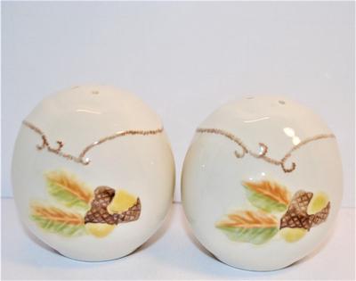 Small Round Set with Acorns + Pale Orange/Green Leaves 2 3/4"