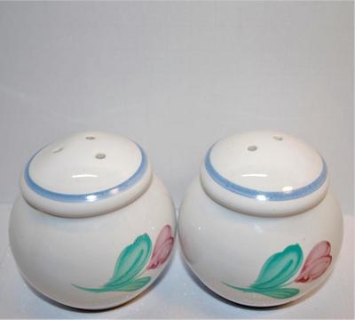 Globe Shape Set with a Single Pink Tulip + Blue Top Ring 3 1/4"