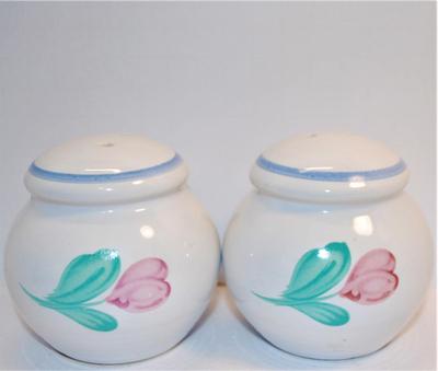 Globe Shape Set with a Single Pink Tulip + Blue Top Ring 3 1/4"