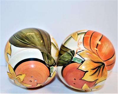 Barrel Shaped Set with Orange Pumpkins and Green Squash 3 1/4"